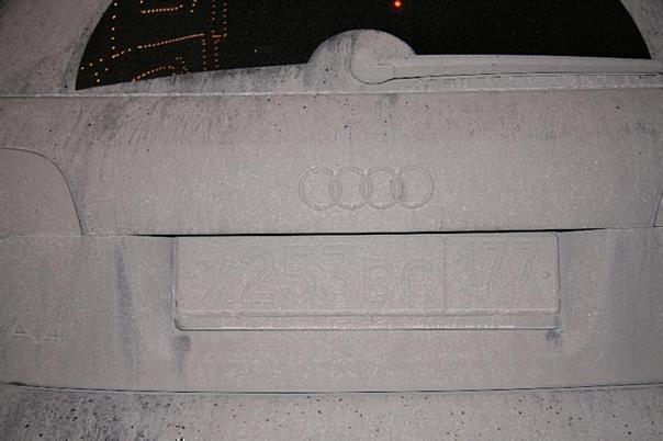 Kaum erkennbar: ein Audi im Moskauer Winter. Foto: UnitedPictures